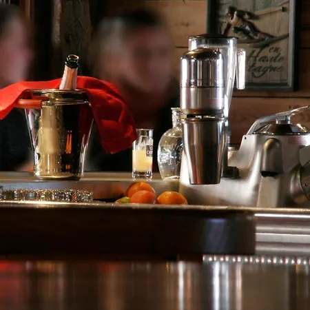 Ancolies מלון דירות 4*